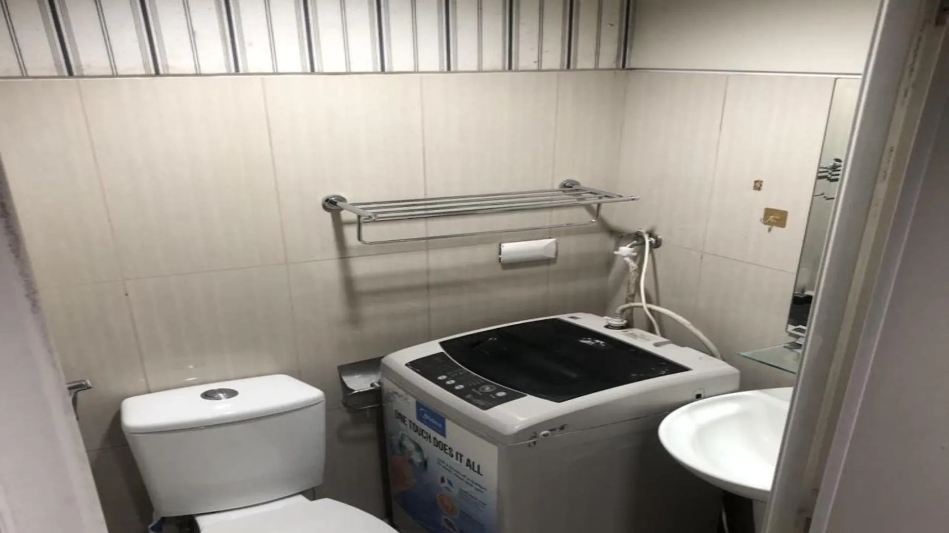 Oyo 1091 Jas Place Pasay Manila 2*,
